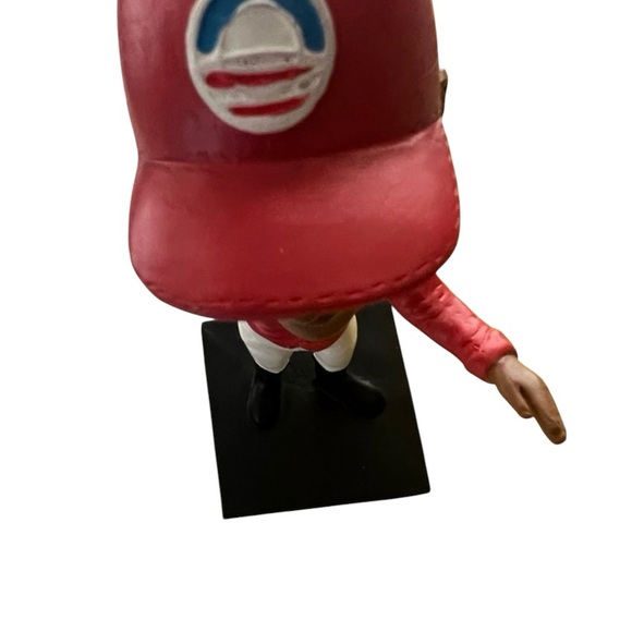 Barack Obama 7 Inches Tall Polyresin Bobblehead Action Figure - Picture 5 of 12